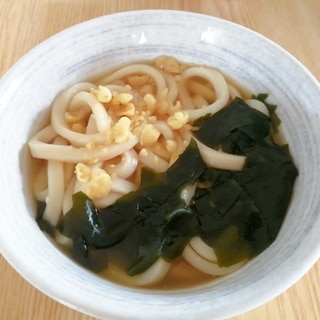 包丁不要☆簡単♪わかめと揚げ玉の温うどん